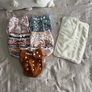 Nora’s Nursery Cloth Diapers w/ inserts- NWOT